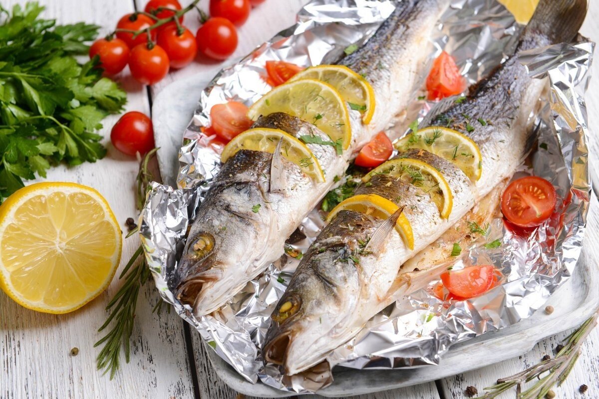 Как запечь рыбу сибас в духовке с овощами