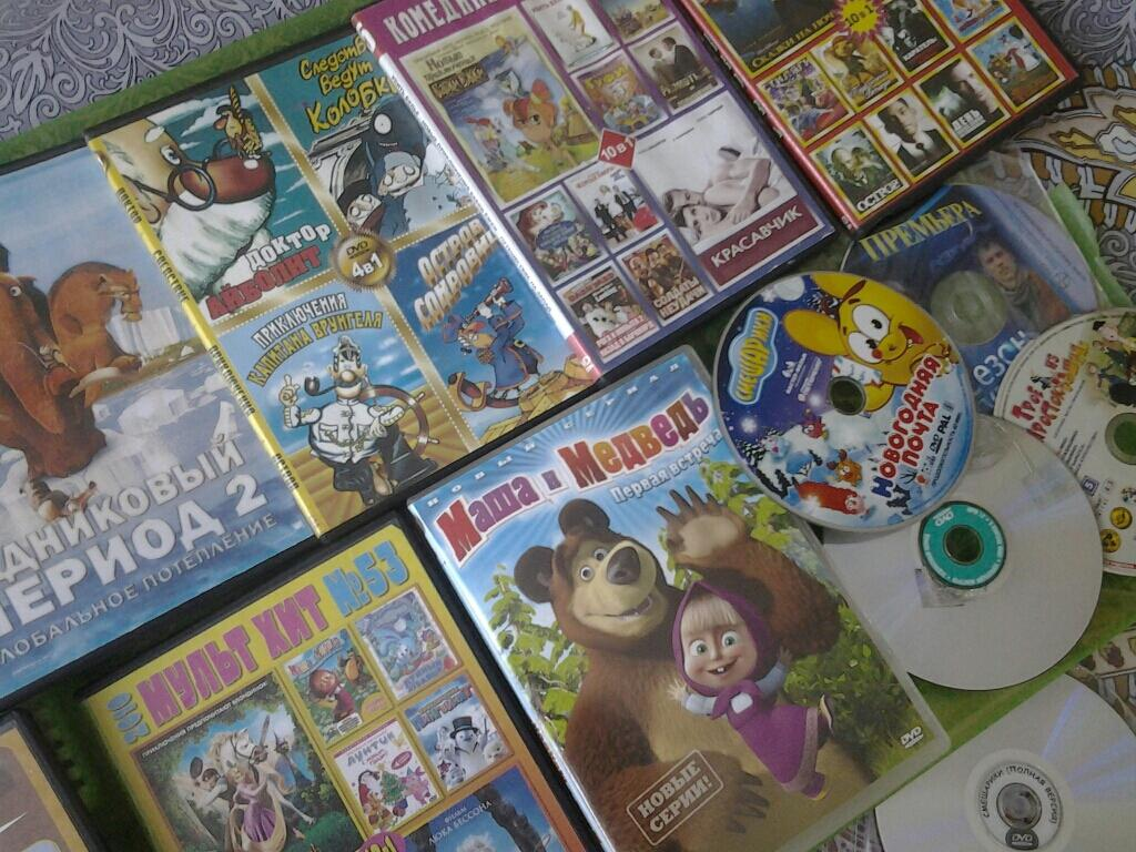 На диске 6 мультфильмов вчера. Диски с мультфильмами. DVD диски с мультфильмами.