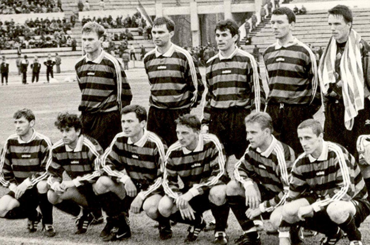    Играя за нижегородский «Локомотив» в розыгрыше чемпионата России 1999 года, Арсен Аваков (первый слева в верхнем ряду) забил 13 мячей.