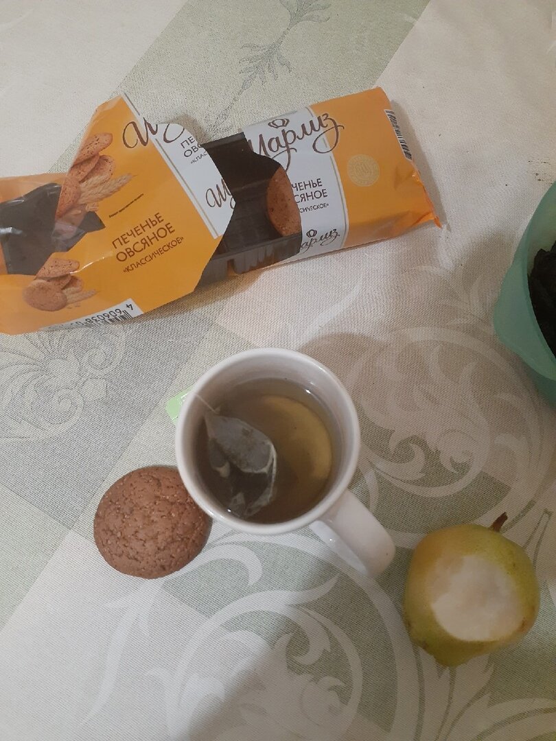 Благодаря мужу я могу неспешно попить чай с печеньем. И даже привести себя в порядок. И даже время на такие "излишества", как маска для лица или самомасаж.