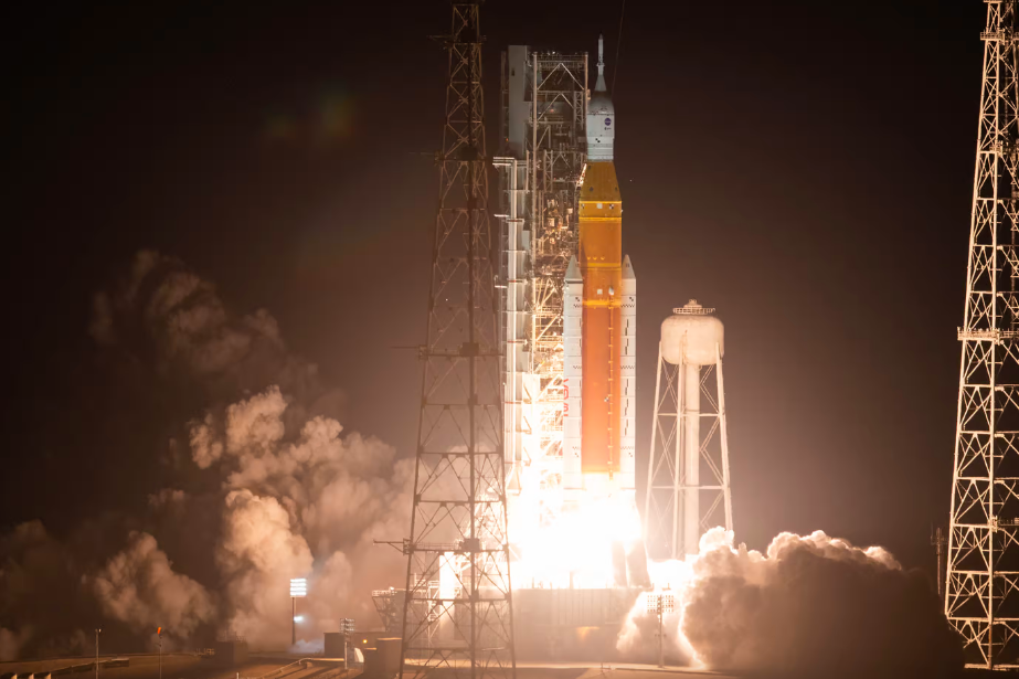     Что случилось во время запуска самой большой «лунной» ракеты SLS от NASA?