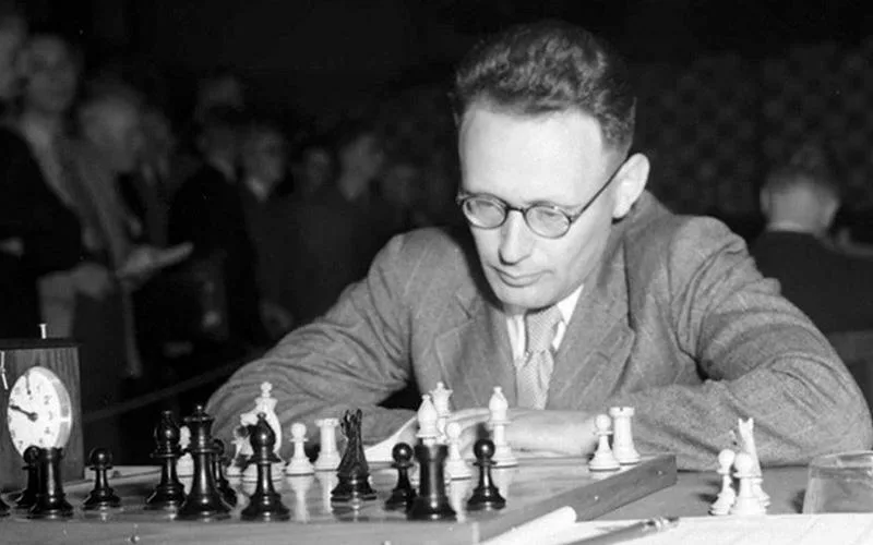 Михаил Ботвинник - "патриарх советских шахмат" 