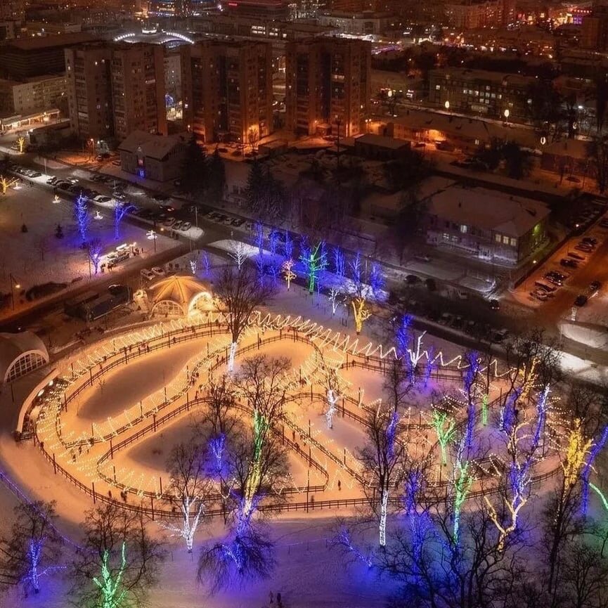 Какие катки есть в Белгороде и когда на них можно покататься, читайте в обзоре «Культурного региона».  Каток в парке Ленина Открытая ледовая дорожка в центральном парке появилась зимой 2021 года.
