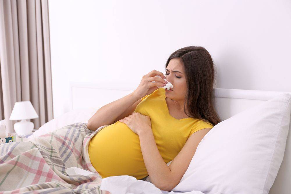 Бесконечный насморк: чем лечить ринит у беременных?