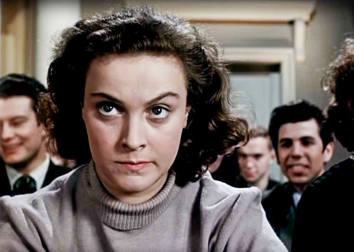 Кадр из фильма "Разные судьбы". Татьяна Пилецкая в роли Тани Огневой