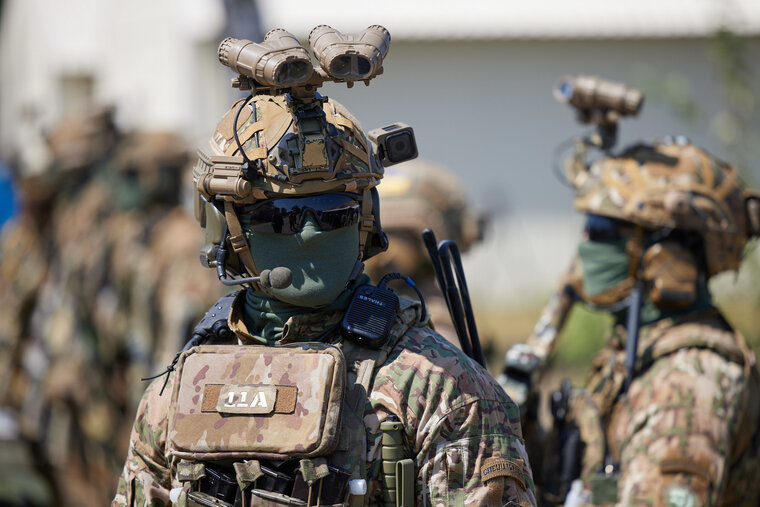    Между украинцами и польскими наемниками сложились напряженные отношения, отметил Александр Бартош