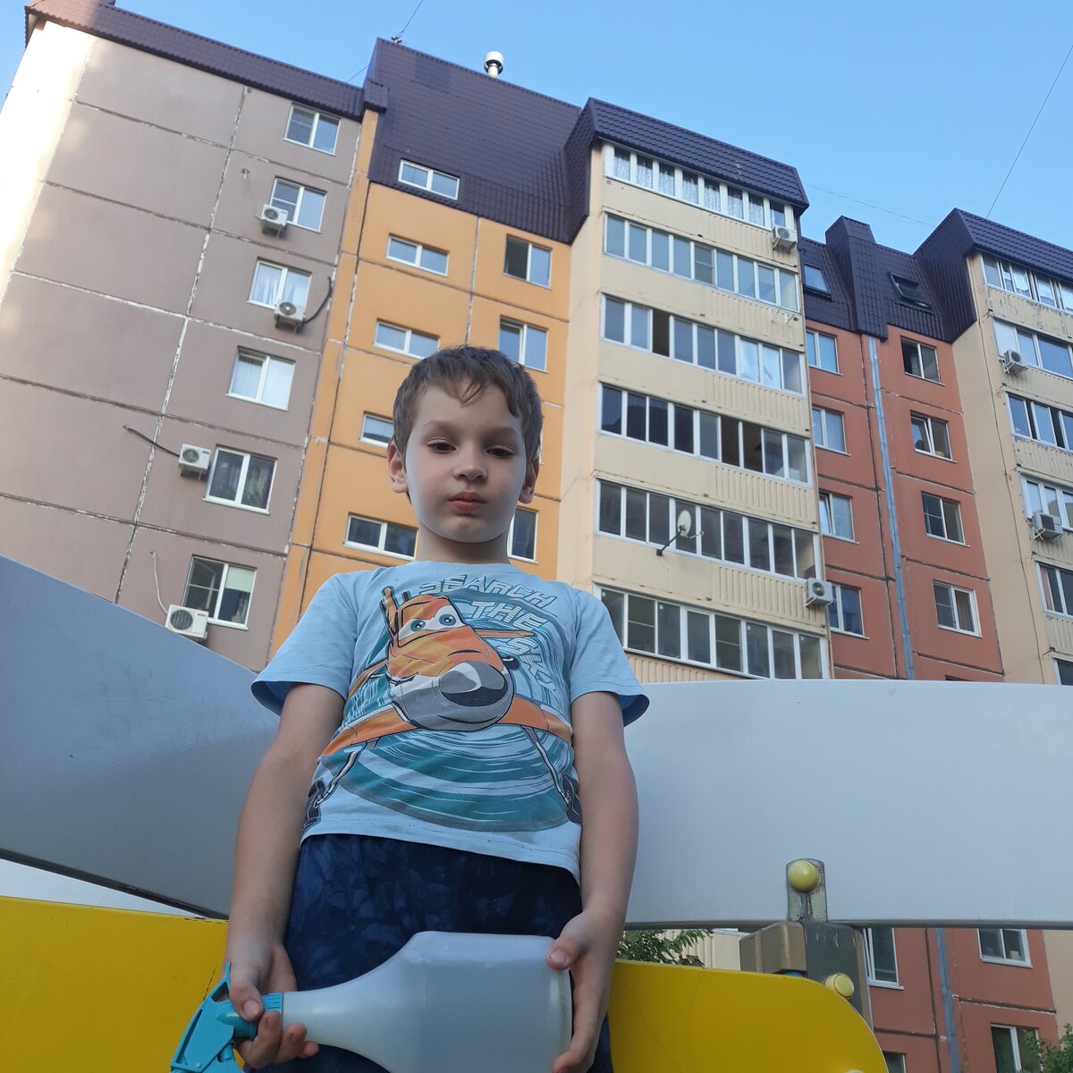 А может действительно просит?:)