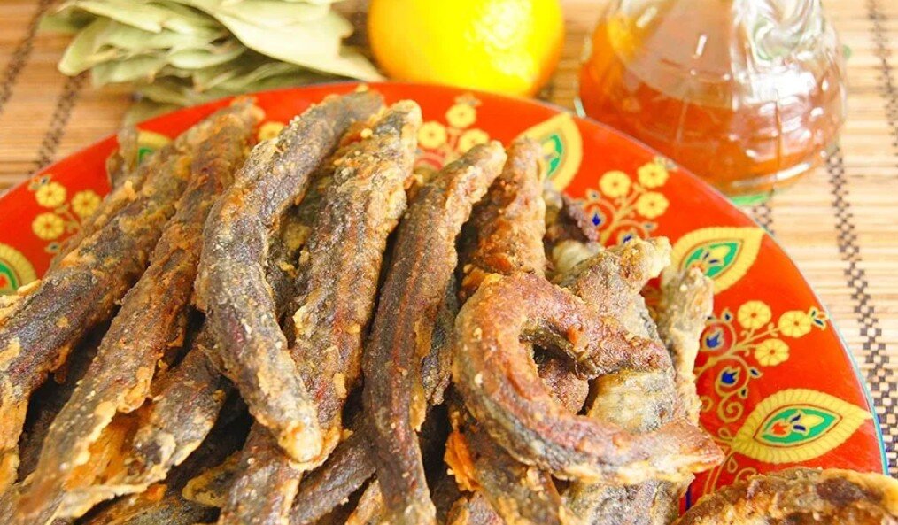 Жареный вьюн. Фото с tastylive.ru