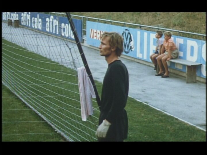 Скриншот из фильма в свободном интернет-доступе Роман Ужасов:ание