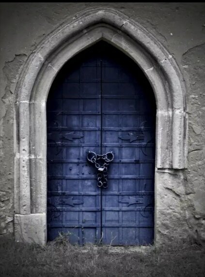 Чтобы не было потери, Пусть закроются все двери, пусть откроется одна... Лишь одна, что Вам нужна