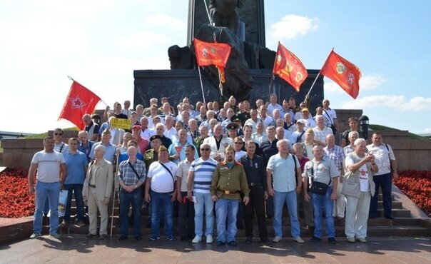 Ветераны ЦГВ во время встречи на Поклонной Горе в Москве