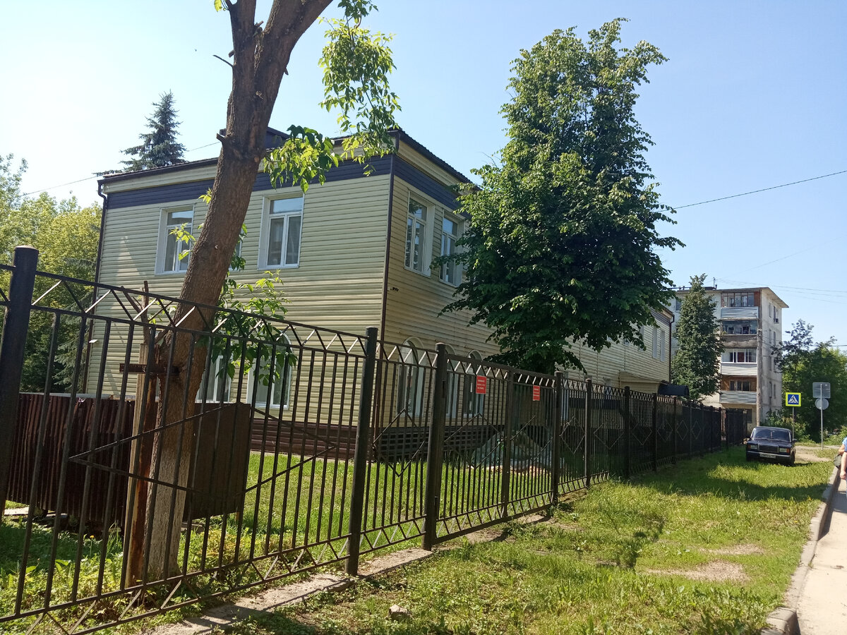 Фото автора: детский сад, в который я ходила во второй половине 50-х годов. На втором этаже располагалась веранда, где зимой мы спали в так называемых, ватных «конвертах».