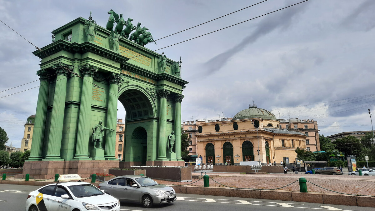 Нарвские триумфальные ворота.