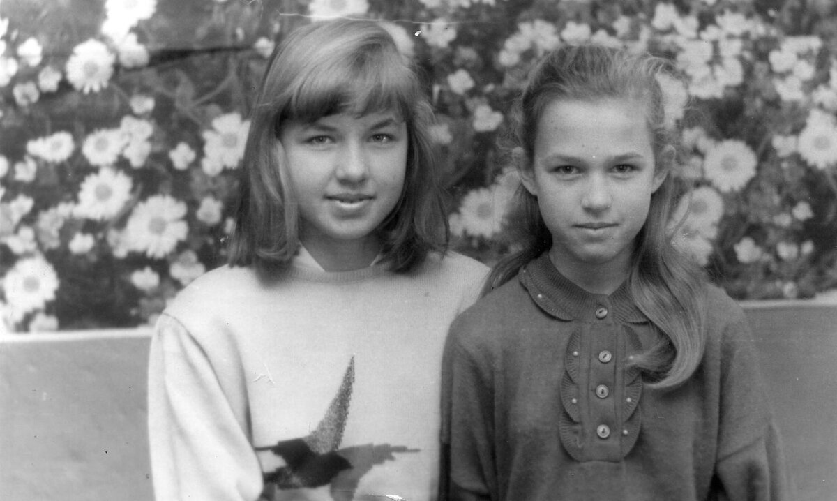 Мы с сестрой еще девчонки, но уже умели зарабатывать деньги