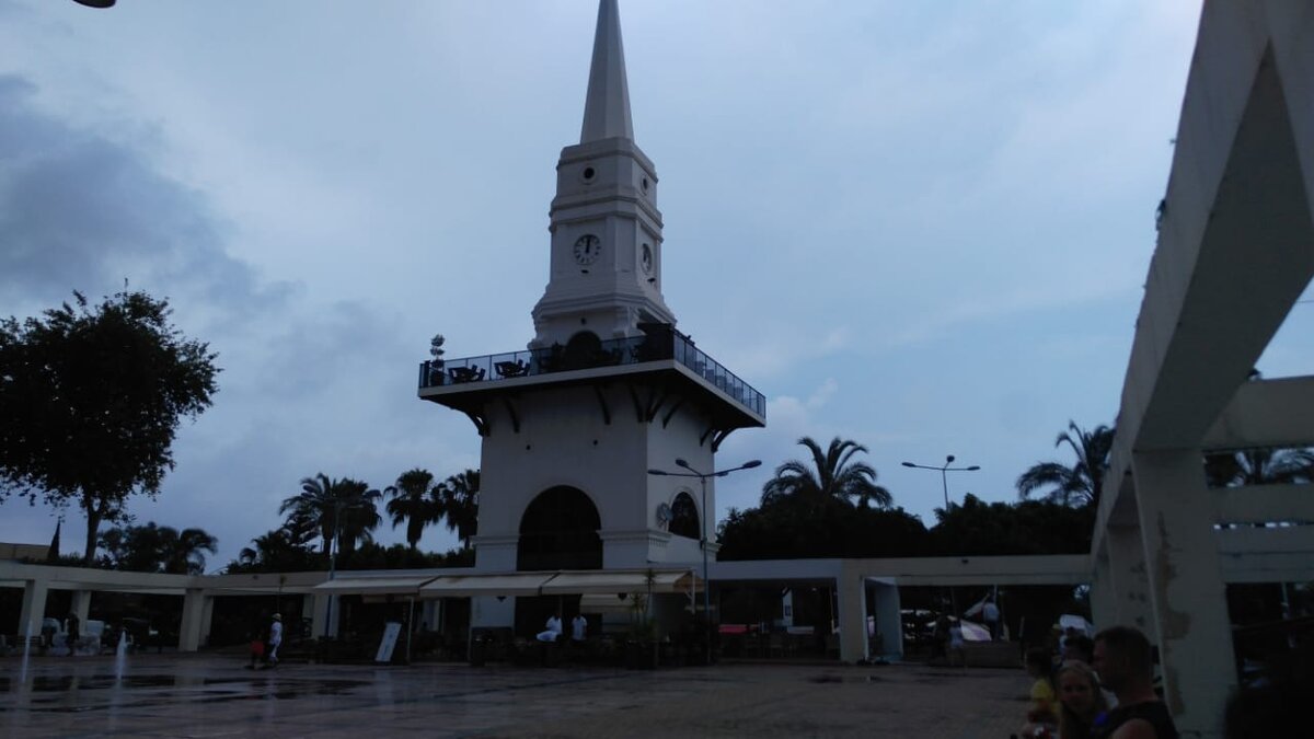 Кемер Башня на центральной площади