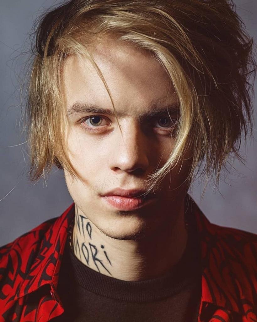 Российский хип-хоп-исполнитель. Бывший участник Grindhouse и YungRussia, ныне - лидер творческого объединения Dead Dynasty. Творческое объединение Dead Dynasty, в котором состоит Pharaoh, являлось участником движения YungRussia, созданного музыкантом из Уфы Boulevard Depo.