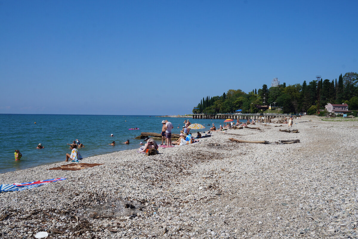 Если присмотреться, корабль виден в зелени под колесом обозрения