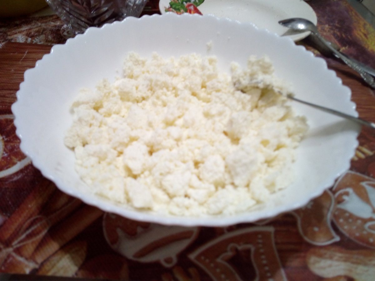 Сегодня я тоже ел творог на завтрак.