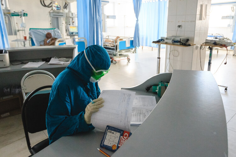 6-ю неделю в России продолжает снижаться заболеваемость коронавирусной инфекцией. Спад ускорился на 2%Фото: «БИЗНЕС Online»