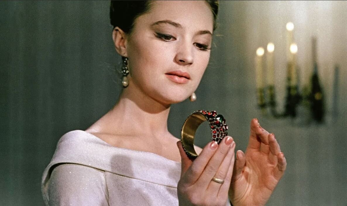 Кадр из фильма "Гранатовый браслет" (1964). Ариадна Шенгелая в роли княгини Веры Николаевны Шеиной.