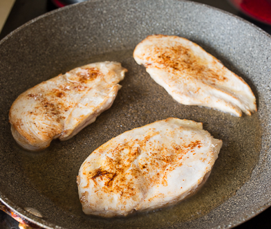 Всем привет, дорогие читатели! Сегодня мы с Вами приготовить Куриное филе с Бальзамическим уксусом. Курица, приготовленная по этому рецепту, получается невероятно вкусной и буквально тает во рту.