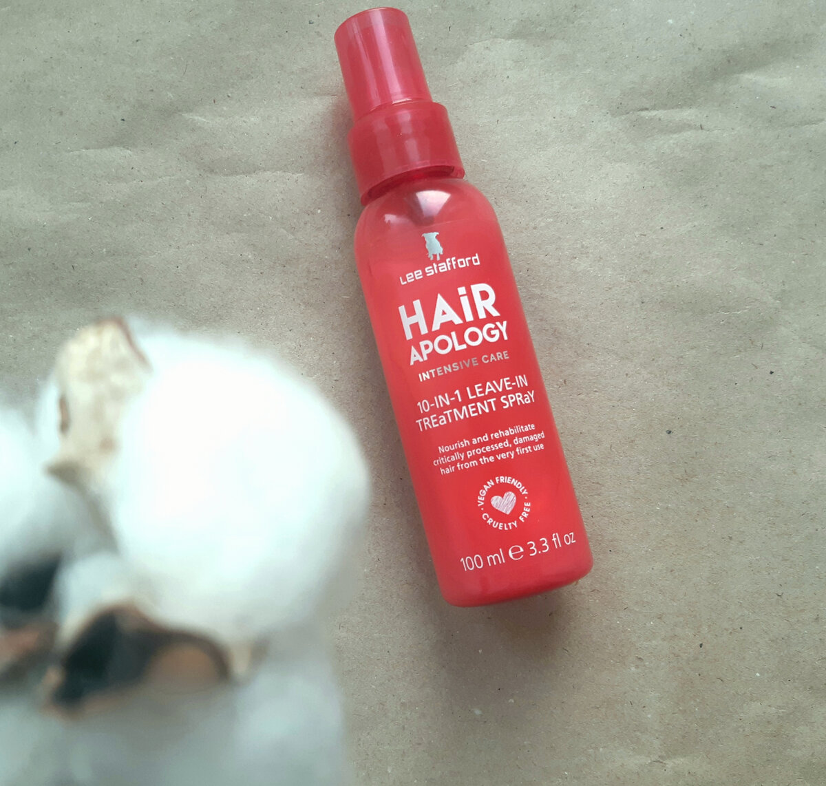 Lee Stafford вообще отличается сильной и стойкой парфюмированностью, а здесь отдушка похожа на мужской одеколон. Но отличный одеколон)