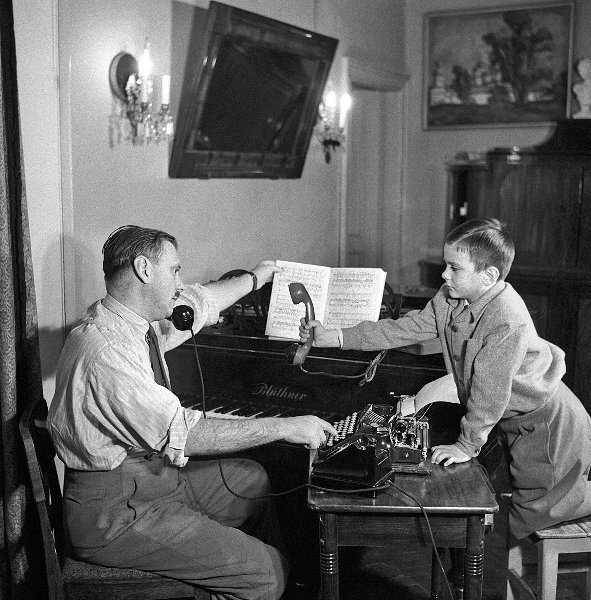 Поэт Сергей Михалков с сыном Никитой, 1952 год. Фото: fotostrana.ru
