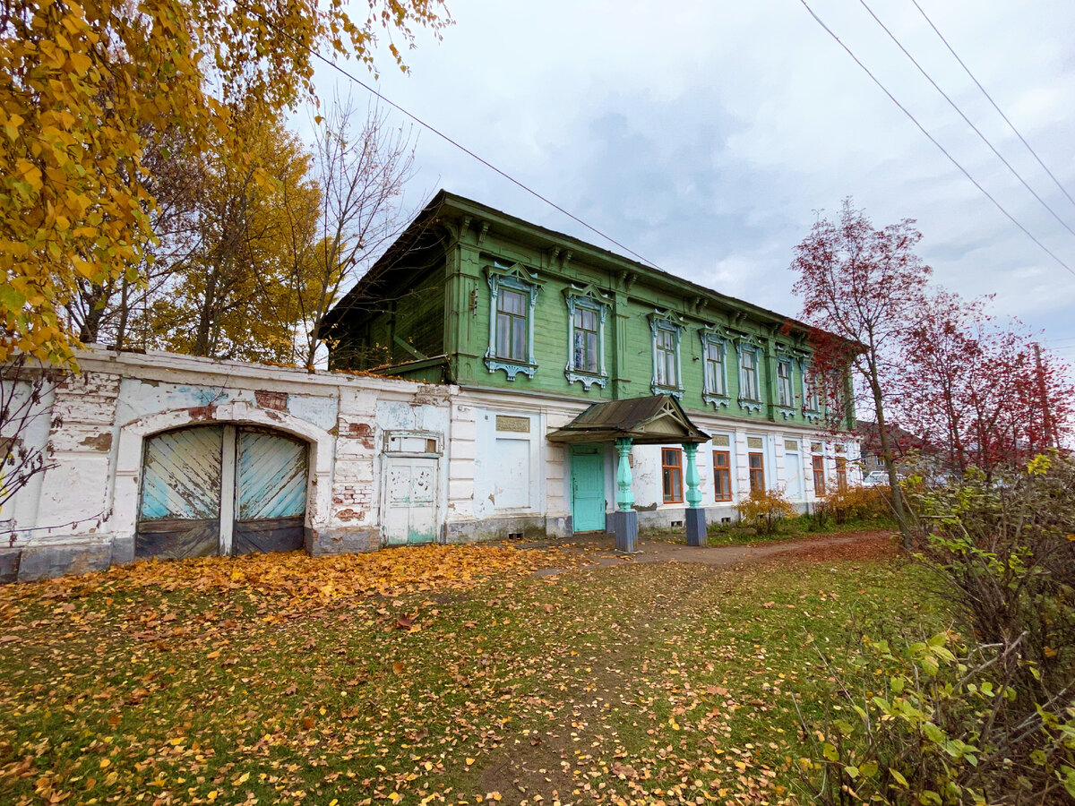 Почему стоит приехать в Воскресенское Нижегородской области: старые  дореволюционные дома и улицы | Под зонтиком | Дзен