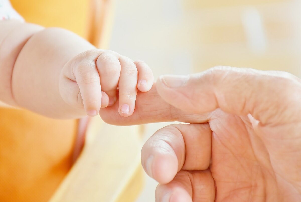 Протянуть руку помощи 