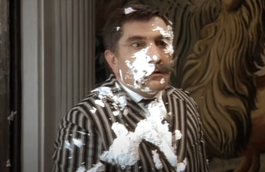 Армен Джигарханян в фильме "Здравствуйте, я ваша тётя"