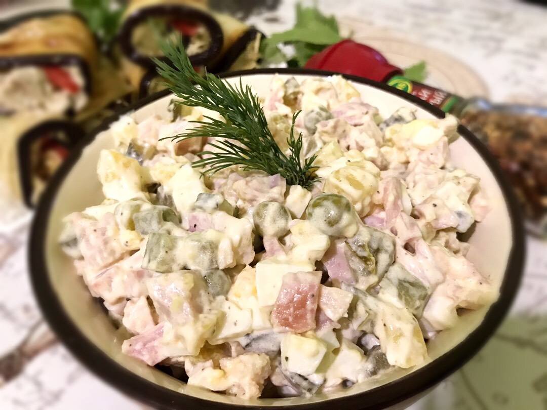 Салат мясной с копчёной курицей | Овкусе.ру - Ежедневная готовка в радость! Пошаговые  рецепты с фото | Дзен