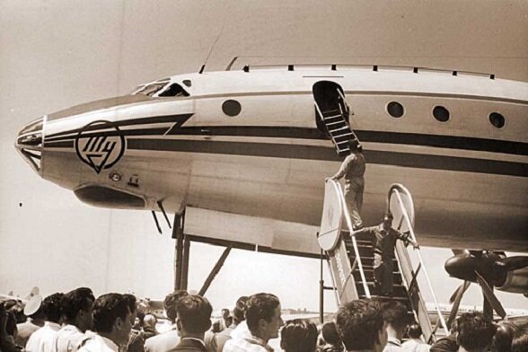 Заминка растянулась не меньше, чем на 20 минут, и привела в бешеный восторг главного пассажира.