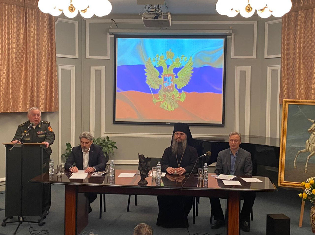 Выступает генерал-полковник В.П. Баранов