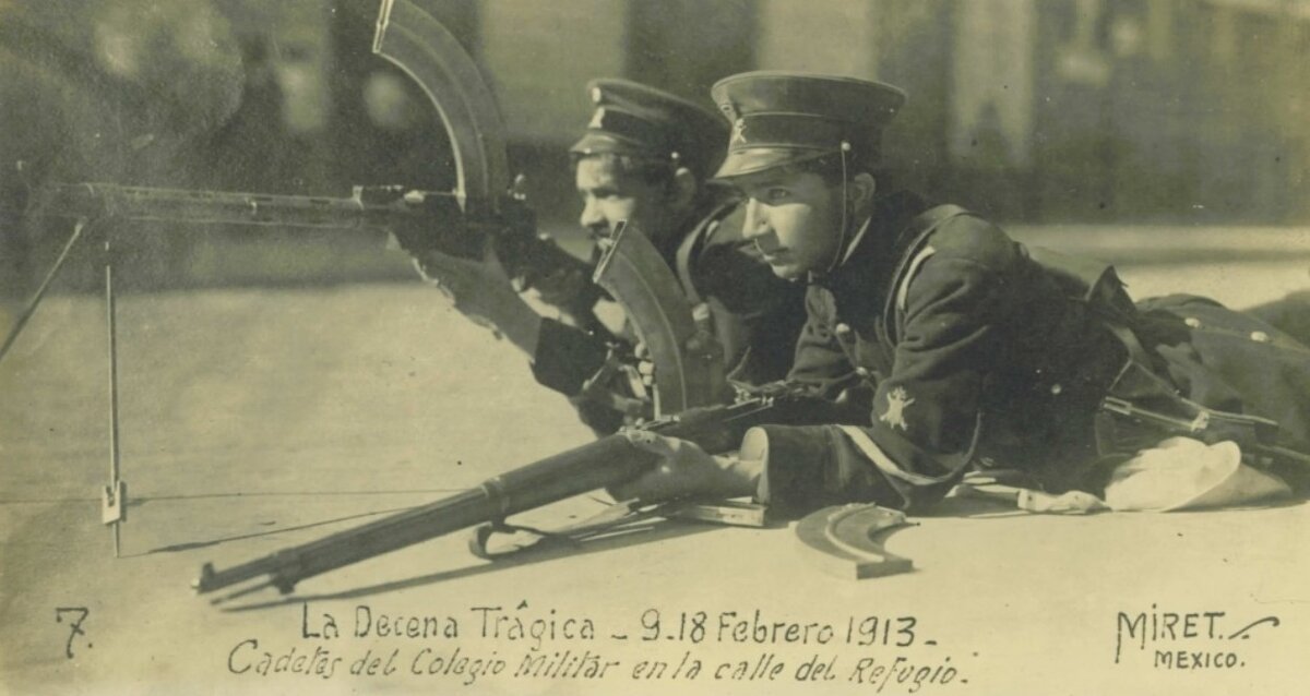 Мексиканские солдаты в 1913 году с пулеметом Мадсена.
