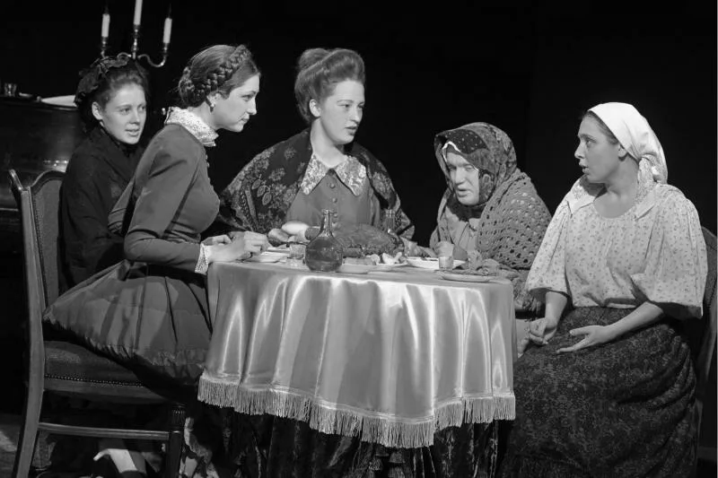 По мотивам фото с афиши на hushome.com