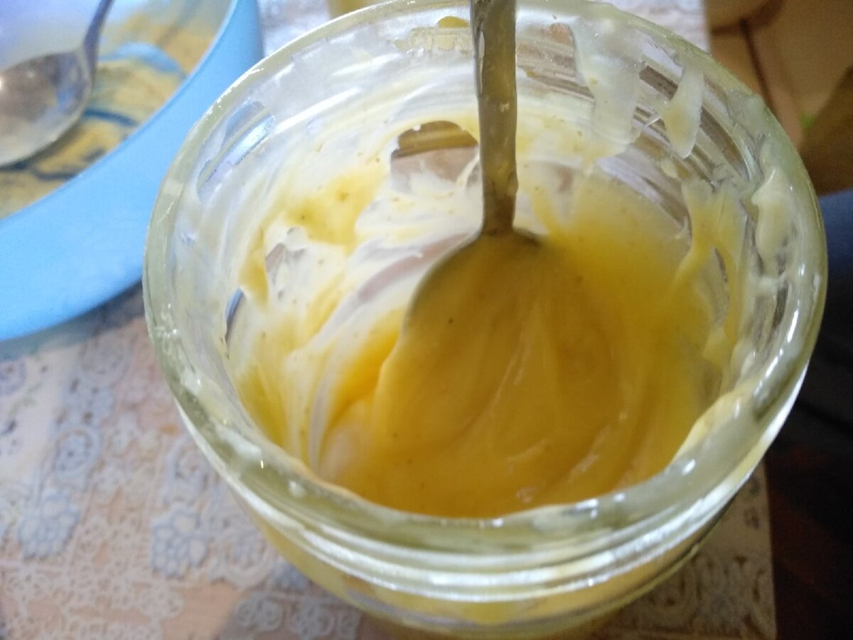 Сосновая пыльца смешанная с мёдом