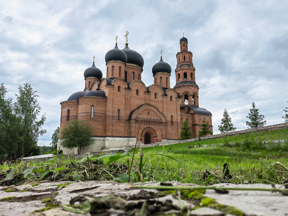 Святые Кустики