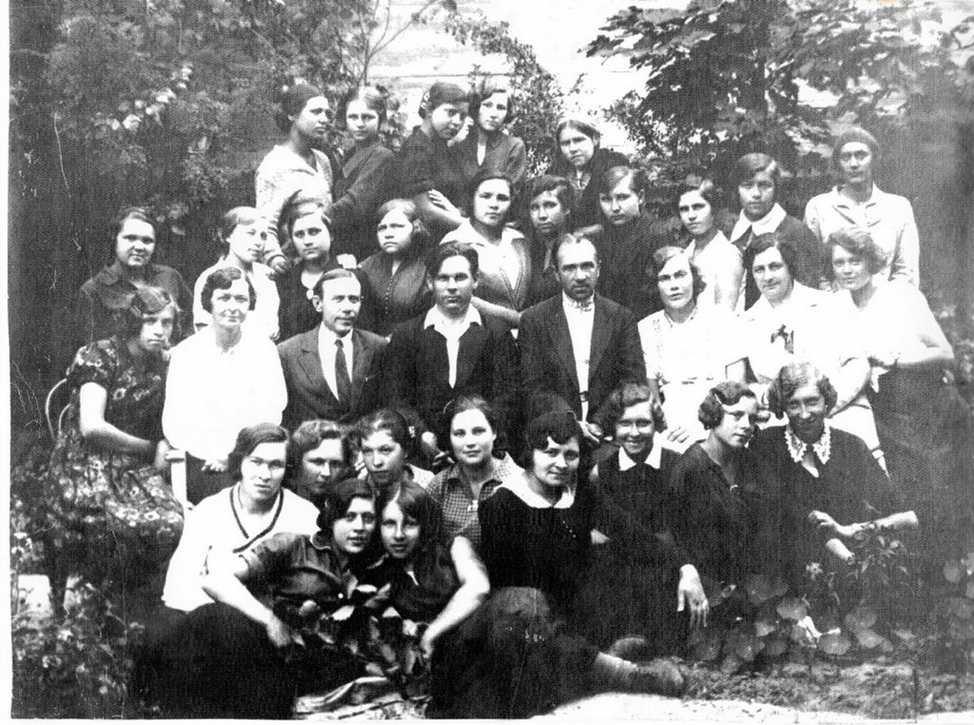 Группа врачей и фельдшеров на курсах по вопросам профилактики малярии, 1938 год