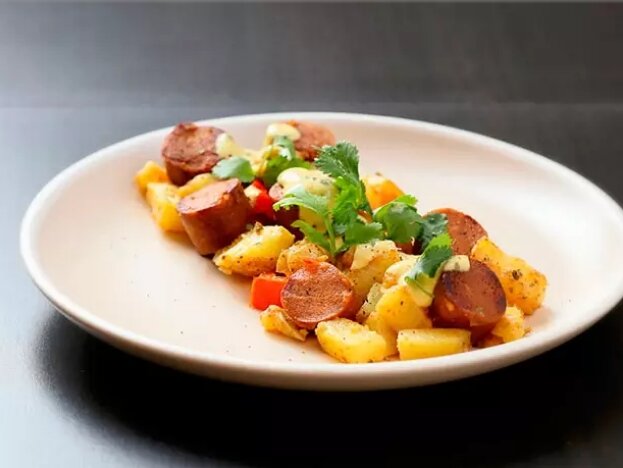 Картошка с колбасой в духовке: пошаговый рецепт с фото