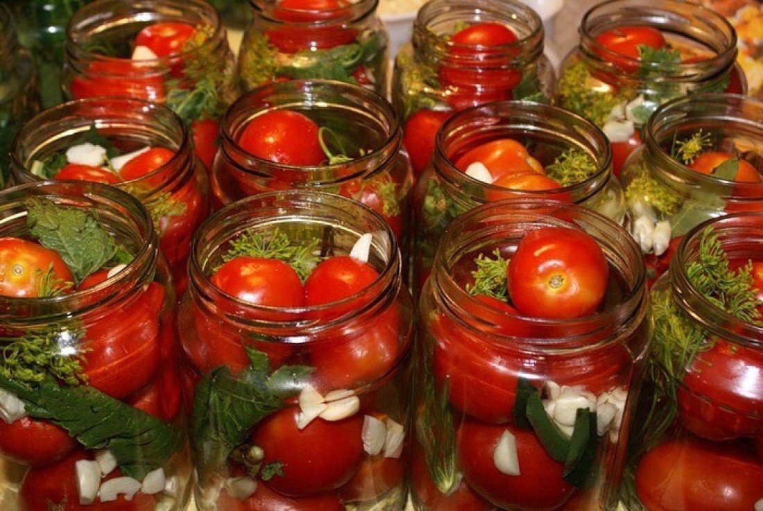 Закатываю по 30 банок каждый год и всё мало. Подруга из деревни поделилась со мной рецептом сладких маринованных помидор Закатываю по 30 банок каждый год и всё мало. Подруга из деревни поделилась со мной рецептом сладких маринованных помидор