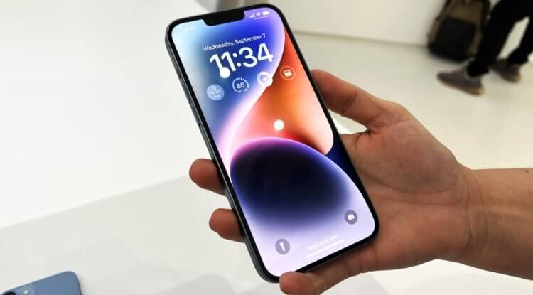    iPhone 14 хорош. Даже очень. Но стоит ли он того, чтобы его покупать?