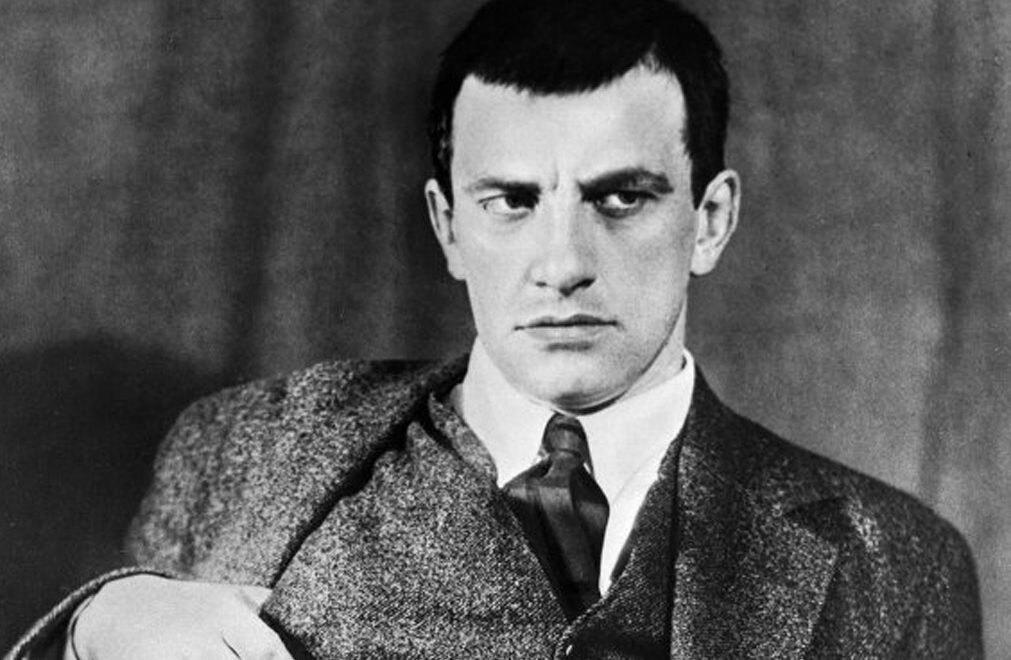 Владимир Маяковский. Фото взято в сети Интернет.