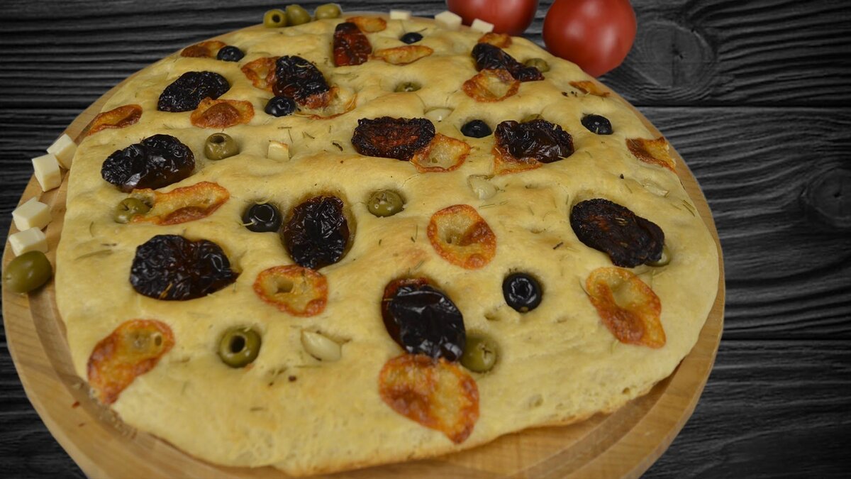    Фокачча с вялеными томатами и оливками