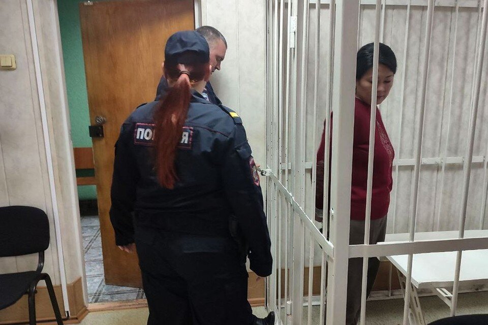     Уже почти год Айнагуль держат под стражей. Вадим АЛЕКСЕЕВ