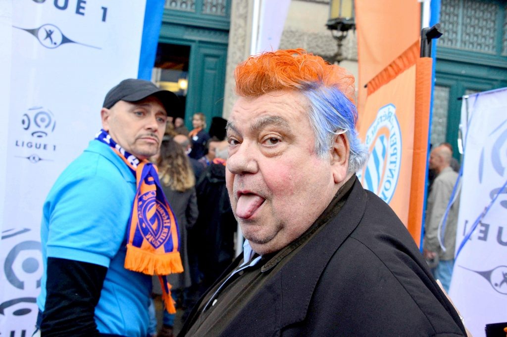В 2012 году президент футбольного клуба «Монпелье» сделал себе весьма забавную причёску.