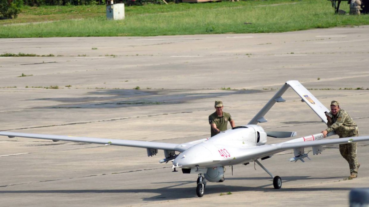 Аппарат катают по аэродрому. Фото для иллюстрации из интернета