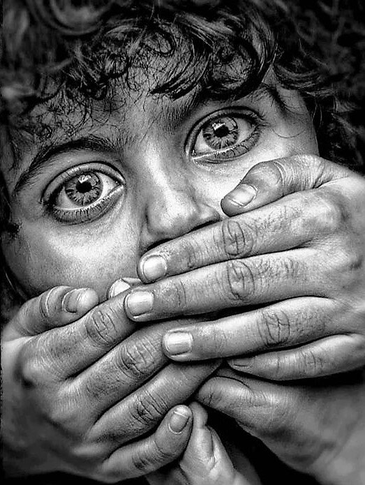 Стокгольмский синдром и его проявления в быту