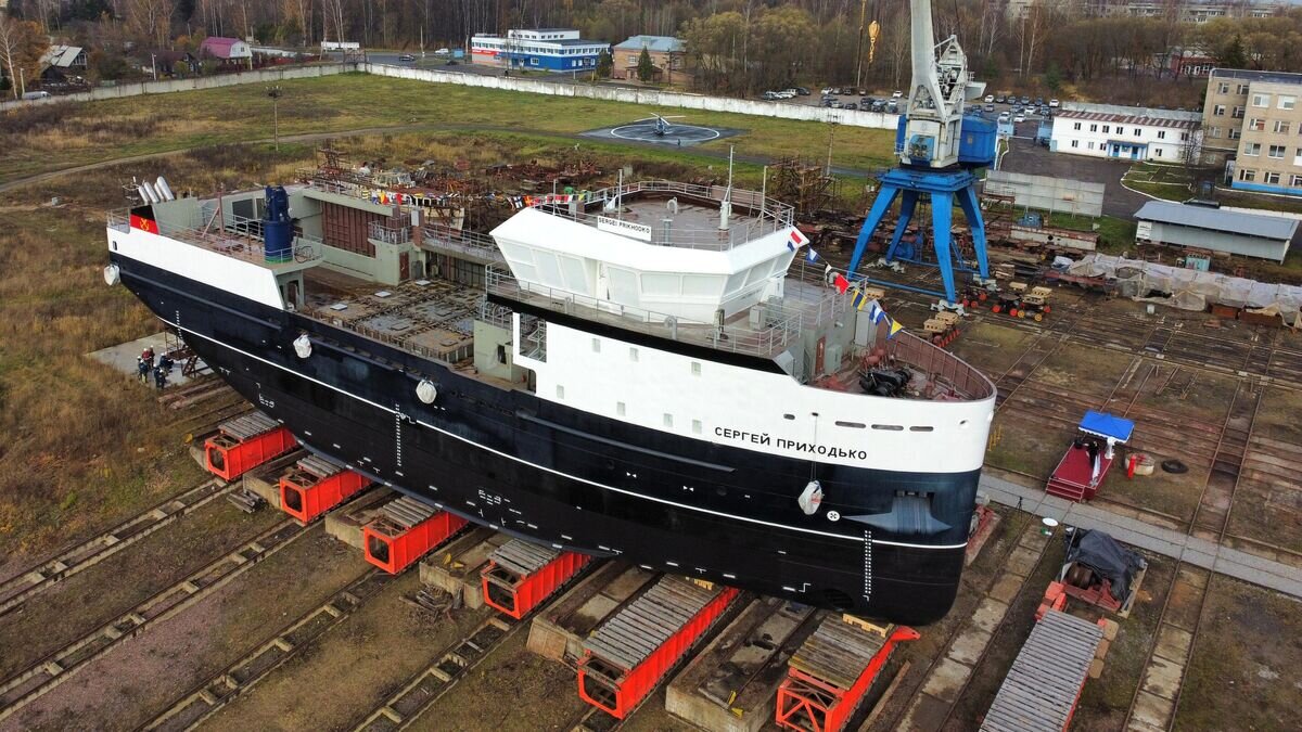   Торжественный спуск на воду нового краболовного судна им. С. Приходько на "Верфи братьев Нобель" в Рыбинске© РИА Новости / Российская газета/Сергей Михееев