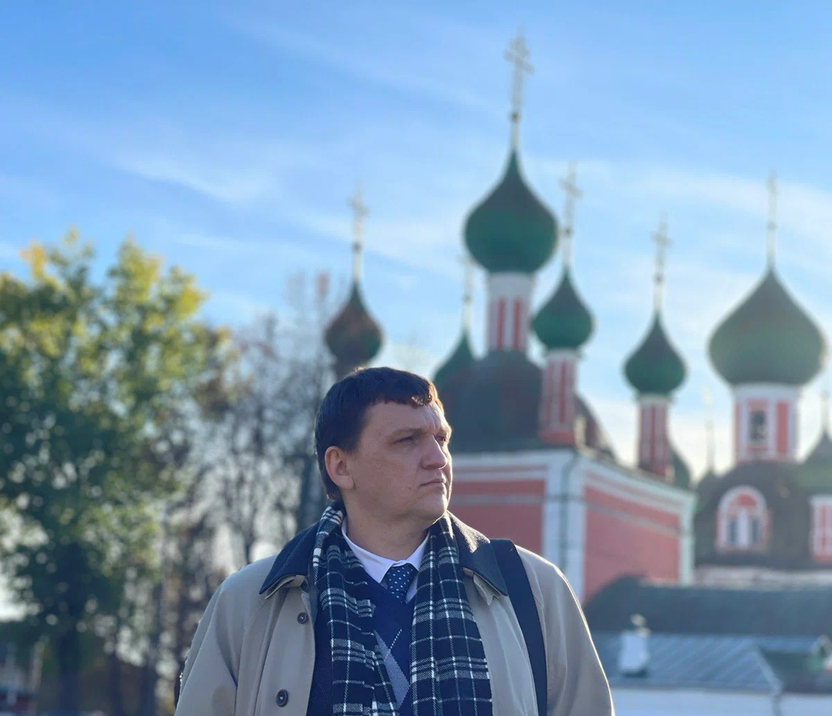 27 октября 2022 года - Переславль-Залесский малая Родина святого благоверного князя Александра Невского. Красная Площадь, Церковь Александра Невского. Сергей Михайлович Бугаев один из со-авторов и лидеров Международной молодёжной миротворческой программы "Книга Мира".  