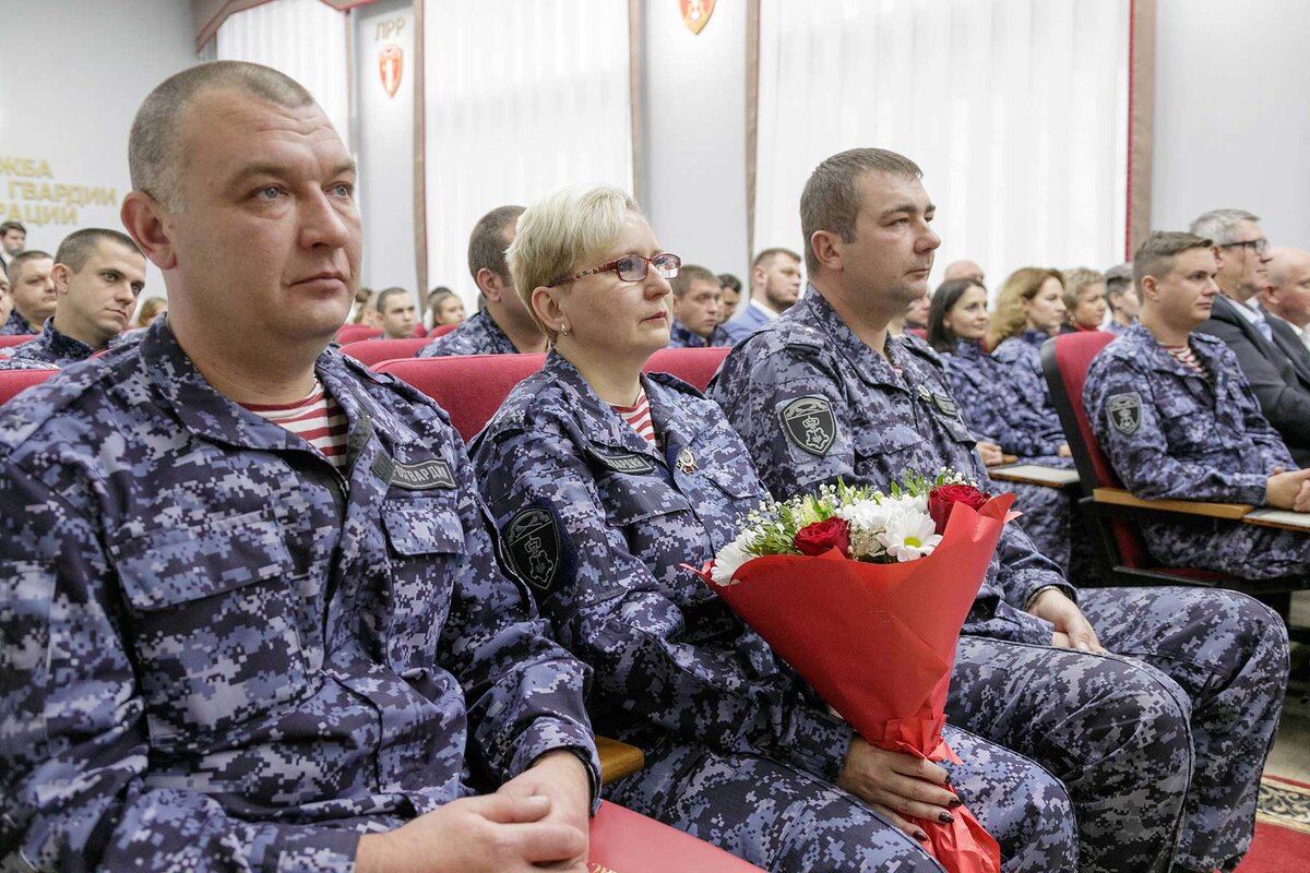 Тульские сотрудники Росгвардии получили награды в честь профессионального  праздника | Тульская Пресса | Дзен